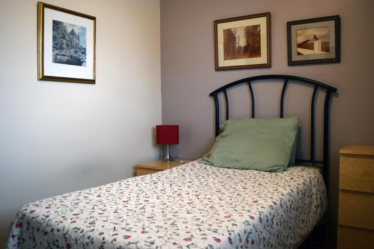 The Dewberry Homestay B&B Edmonton Eksteriør bilde