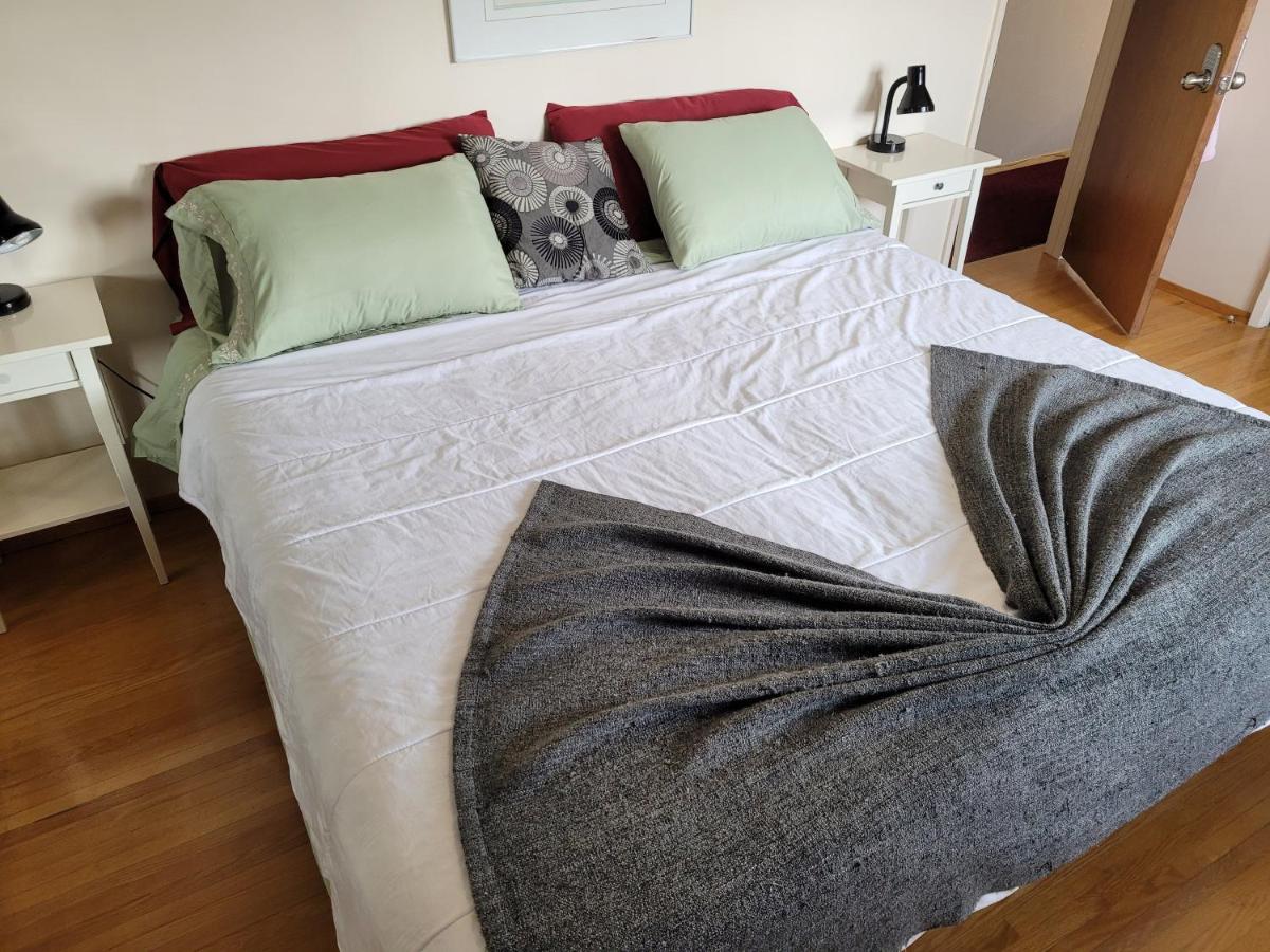The Dewberry Homestay B&B Edmonton Eksteriør bilde