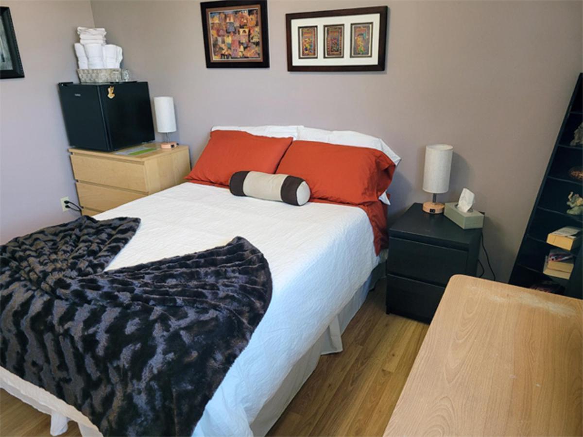 The Dewberry Homestay B&B Edmonton Eksteriør bilde