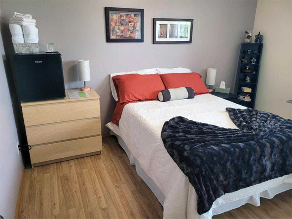 The Dewberry Homestay B&B Edmonton Eksteriør bilde